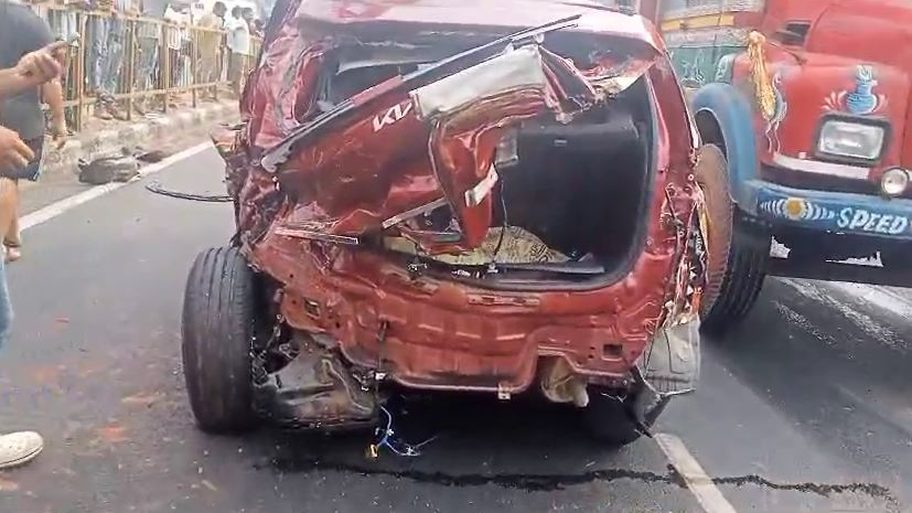 In a tragic incident late Tuesday night, one person lost life and four others sustained critical injuries when a truck collided with a car and subsequently fell off the Kuakhai Bridge near Trishulia in Cuttack district.
