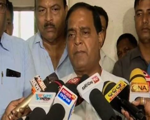 Consumer Welfare Minister KC Patra for prompt delivery of domestic LPG