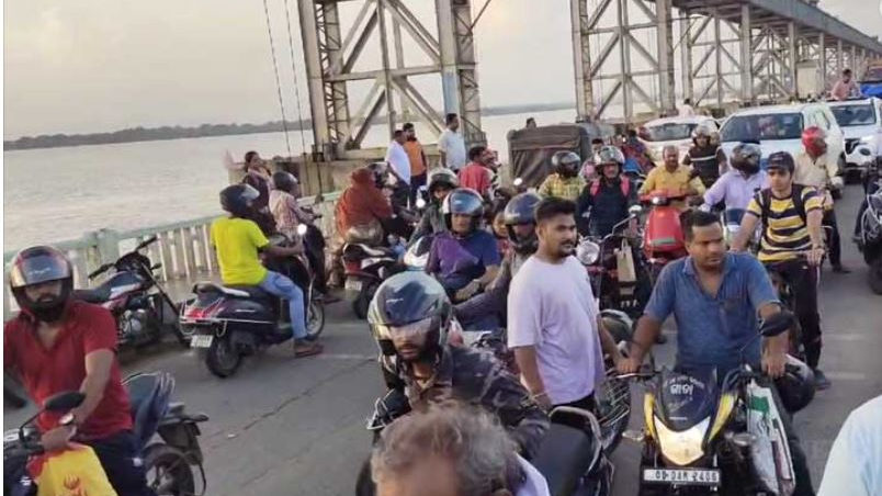 man jumps into Mahanadi at Jobra barrage