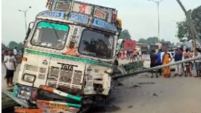 10 construction workers killed as truck rams into tractor in UP