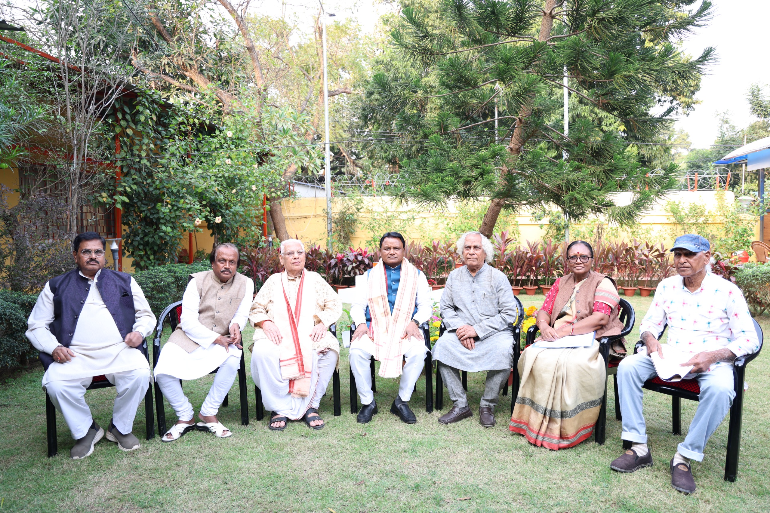 CM meets Padma Shri awardees 