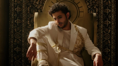 CarryMinati stated: "When I was writing this track, I had a very Egyptian theme in my head. I wanted to make a track that rendered a vibe of desserts and pharaohs. The music video is not an item song
