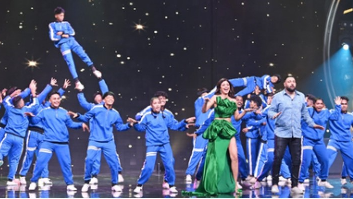 Actress Shilpa Shetty, and rapper Badshah, who are currently acting as the judges in India's Got Talent season 10, will be seen grooving on the song 'Current Laga Re' in the upcoming episode