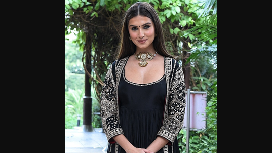 ‘Apurva’ is the story of an ordinary girl who faces extraordinary circumstances and will do anything to survive and live. The film is set in one of the most dangerous places in India – Chambal valley