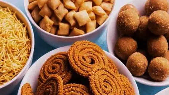 Venturing into a more intricate option, Bhakarwadi emerges as a packaged farsan capturing the essence of traditional Indian spices. These spiral-shaped rolls consist of a mixture of gram flour and spices rolled into thin sheets