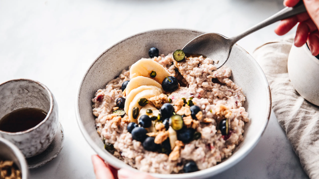Food and Environment showed that having a first meal later in the day (such as when skipping breakfast), is associated with a higher risk of cardiovascular disease