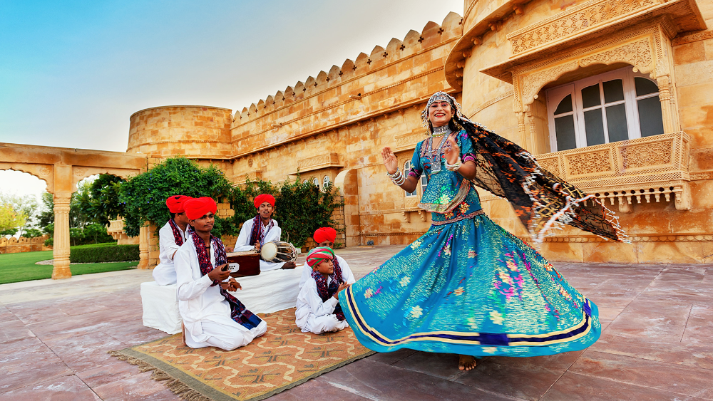 Amidst this historical backdrop, Fort Rajwada proudly stands as a torchbearer of Jaisalmer's hospitality legacy. With roots in Rajputana royalty, the fort seamlessly intertwines the essence of Jaisalmer's hospitality into its narrative