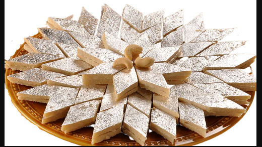 Makar Chaula symbolizes the harvest season with the use of freshly harvested rice and the sweetness of jaggery