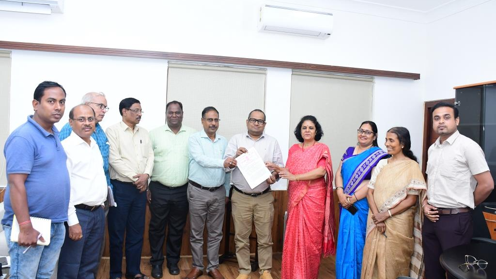 Bhubaneswar, Mar 11: Social Security and Empowerment of Persons with Disabilities (SSEPD) Department has taken initiative to impart skill training for hearing impaired youths in hospitality sector. 150 youths in 5 batches will be trained through Institute of Hotel Management and Catering Technology and Applied Nutrition. 