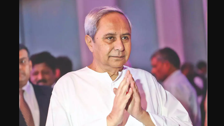 The Chief Minister along with 5T and Naveen Odisha Chairman VK Pandian visited Sankha Bhawan to offer his respects to the late leader Dr, Damodar Rout.
