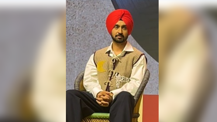 Hearing this Diljit teared up on stage, at one moment he seemed inconsolable as he became too overwhelmed hearing such heartwarming words from his director