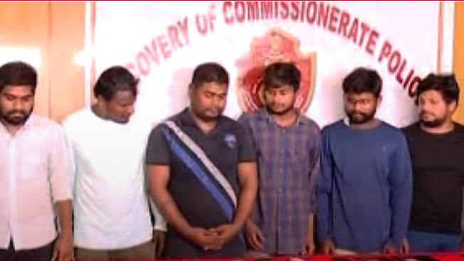 A Special Squad of the Commissionerate Police on Wednesday apprehended eleven members of the Eragola gang, known for their involvement in a series of robberies across the state