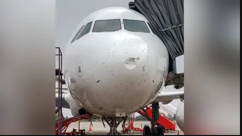 The Vistara flight UK-788 had to initiate an emergency landing only 10 minutes after takeoff due to being struck by hailstones and encountering thunderstorms