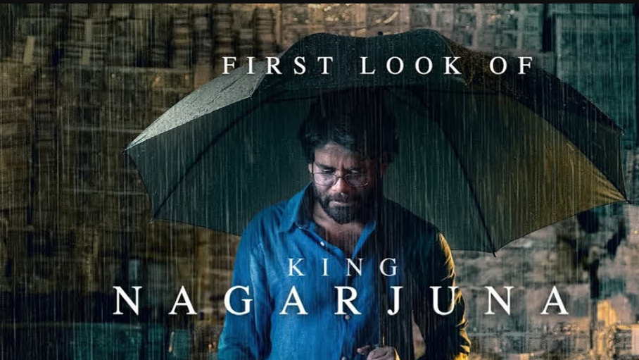 It showcases senior actor Nagarjuna standing in a downpour with an umbrella and an air of mystery. He is surrounded by trucks of liquid cash, symbolising the film's title 'Kubera'