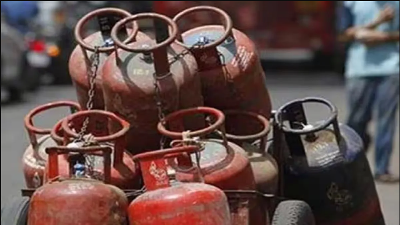 The price of 19 kg commercial LPG gas cylinder has been slashed by Rs 69.50 in Delhi, by Rs 72 in Kolkata, by Rs 69.50 in Mumbai, and by Rs 70.50 in Chennai