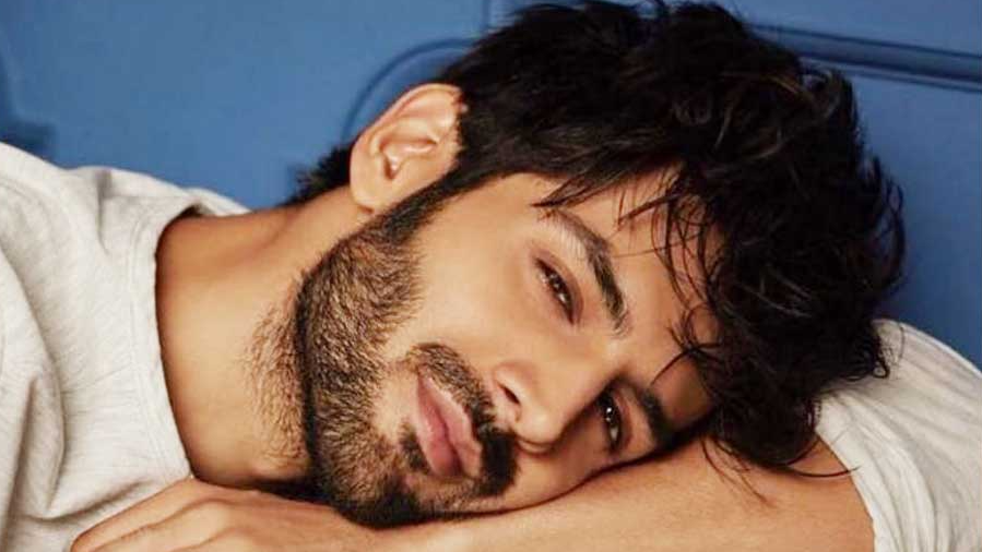 Kartik Aaryan expressed his heartfelt gratitude upon receiving the award, acknowledging the support of his fans and the Movified platform