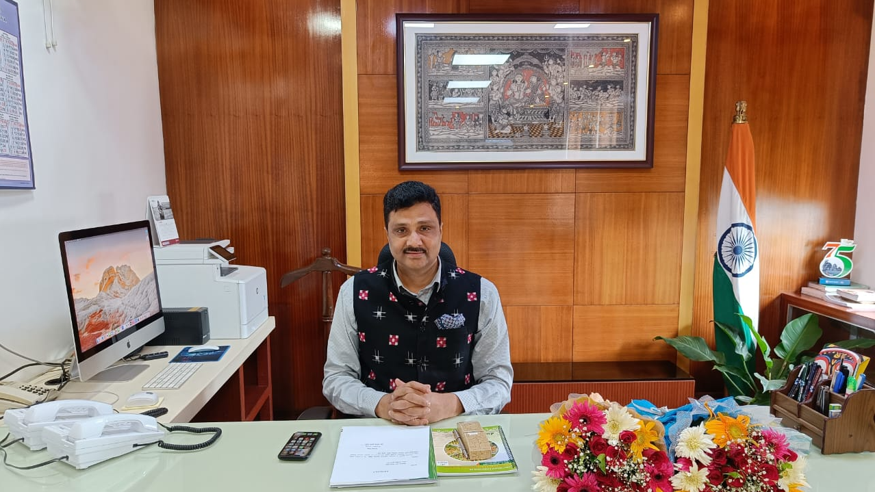 Stringent action will be taken against the servitors who are using mobile phones or taking photos atop the chariots during Rath Yatra, said the newly appointed chief administrator of Shree Jagannath Temple Administration (SJTA) Dr. Arabinda Kumar Padhee after assuming his new role