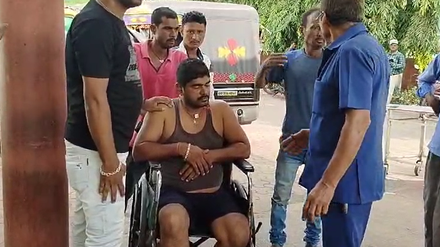 some individuals approached the staff of Tridevi buses including two drivers, one helper and one conductor under the guise of booking tickets. After gaining their trust, the perpetrators allegedly served them tea spiked with drugs