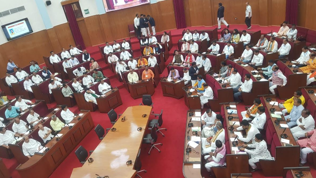 During the Governor’s address, opposition members from the BJD and Congress staged a walk-out protest citing concerns over the 'Odia Asmita' issue
