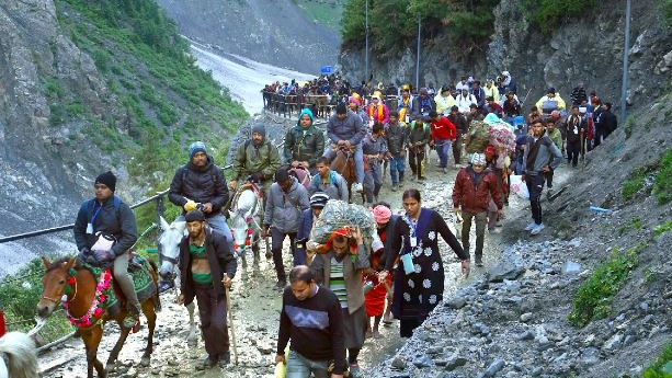 The Pahalgam-Cave shrine journey spans 48 km and typically takes Yatris four to five days. On the other hand, the Baltal-Cave shrine route is 14 km long, allowing pilgrims to complete the journey and return to the base camp within a day