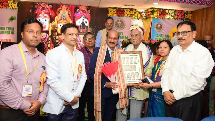 The one-day scientific programme saw the participation of 230 eye specialists, including postgraduate doctors from various medical colleges across Odisha. Key discussion points included the urgent need for awareness about glaucoma, which can cause irreversible blindness and is seen in every fourth patient visiting eye OPDs. Senior ophthalmologists highlighted the importance of spreading awareness about its causes and management