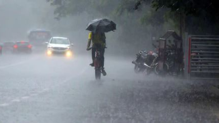 The southwest monsoon is likely to make an early onset over Kerala this year, with forecasts indicating a probable arrival around May 27, according to weather expert Umashankar Das. The projection, however, comes with a model-based uncertainty margin of ±4 days