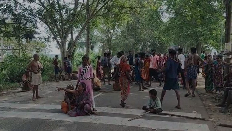 At least 10 family members were injured after a Bolero overturned near the Betada Square of` Basudevpur in Bhadrak.   