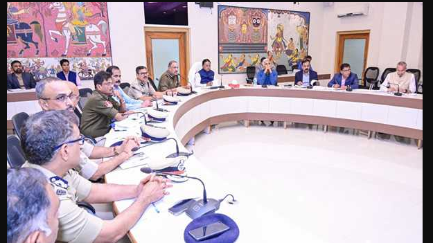 To prepare for this expansion, a four-day workshop is being held for officers from the existing 14 cyber police stations. Renowned cyber security expert Dr. Rakshit Tandon is leading the training sessions, offering crucial insights and strategies to tackle cybercrimes more effectively