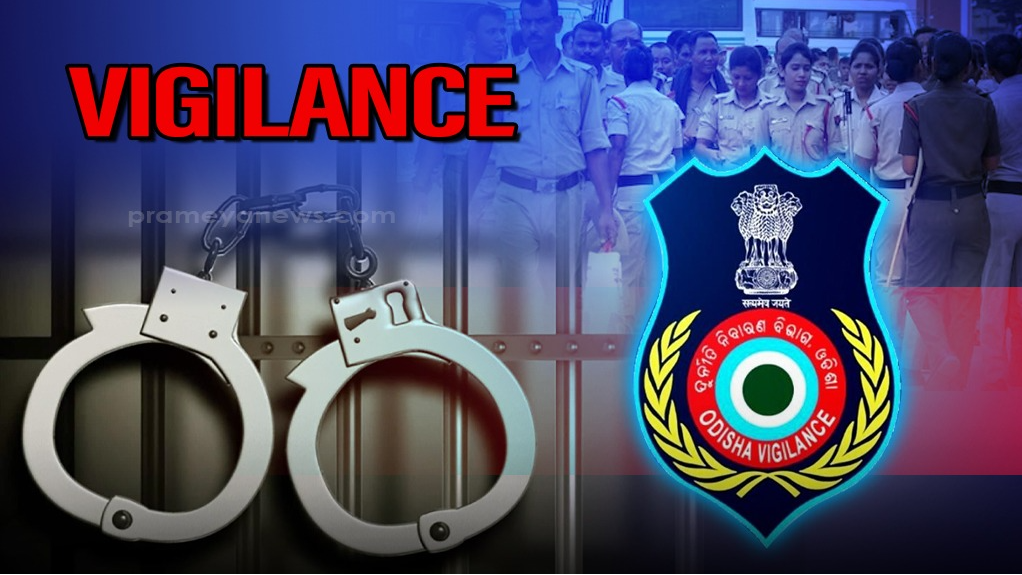 Facing repeated demands for illegal gratification, the contractor approached the Vigilance Department. Acting on the complaint, vigilance teams laid a trap and caught the officials accepting the bribe through PhonePe, a digital payment app. The receipt of ₹30,000 into the respective smartphones of both accused has been forensically established.