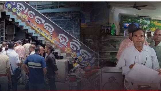 The inspection team comprised the Municipal Executive Officer, Health Inspector, Food Safety Officer, and other civic staff. Officials confirmed that the hotel had faced multiple complaints in the past regarding the sale of stale food