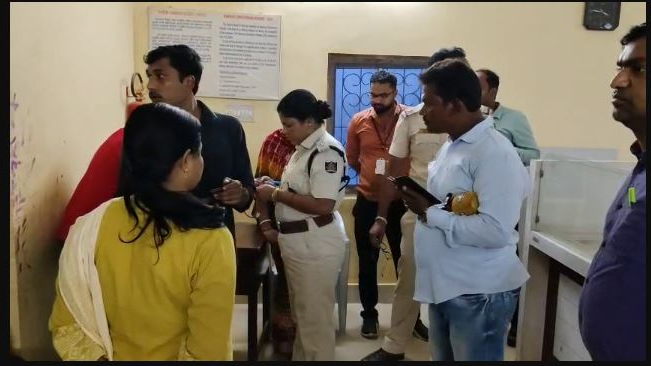 The incident took place around 2:30 PM, when the assailants stormed into the bank premises and held staff at gunpoint. They proceeded to seize cash from the counter before fleeing the scene with the stolen money