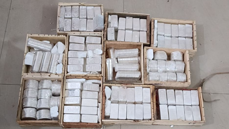 Acting on a tip-off, officials were stationed at Rengali Jhuripara Square to intercept illegal cannabis transportation. During the inspection of a suspicious vehicle, officers discovered approximately 110 kilograms of silver concealed in a secret compartment of the car
