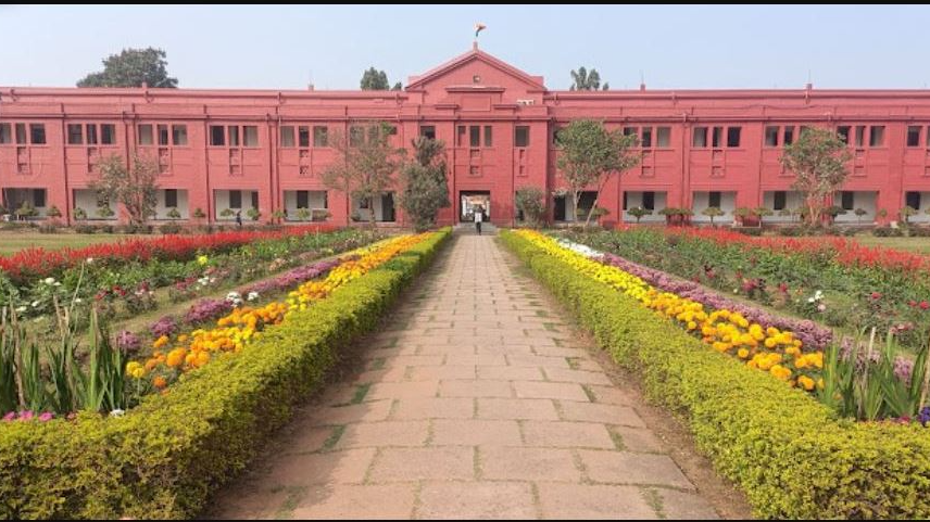 In a key decision taken during a meeting of the university’s Anti-Ragging Committee on Thursday, Ravenshaw University announced that female staff members and researchers will not be allowed to remain in their offices after 5:30 PM. Exceptions will be made only in emergency situations and with prior approval from the respective departmental head.