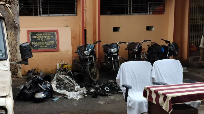 Acting on a tip-off, police conducted a raid and arrested all seven members. During the operation, authorities recovered four stolen motorcycles along with a large cache of dismantled vehicle components.