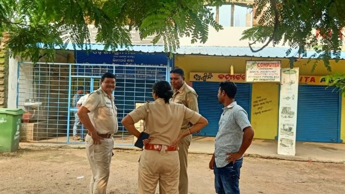 A senior police officer confirmed that only two houses along the Balanga-Haripur road, where the attack occurred, have CCTV surveillance. However, the nearest functional camera, located about 2-3 km away failed to capture any suspicious movement. A camera situated just 500 meters from the spot was found to be non-operational.