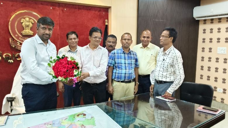 Speaking after taking charge, Parida expressed his commitment to the development of the district and called for active cooperation from all stakeholders to ensure progress and good governance in Puri.