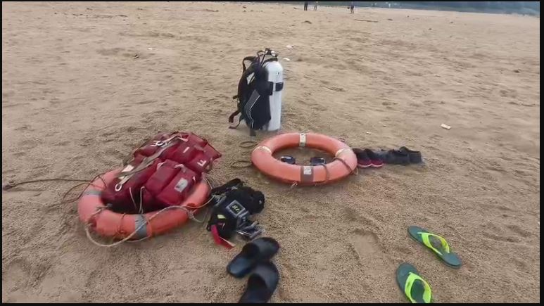 According to police sources, the incident occurred on Friday when four students from Nuagaon Uparasahi had gone to bathe at the local ghat. Three of them ventured into the river, unaware of the strong current. While one boy managed to swim ashore, the remaining two were swept away