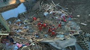 7.6 magnitude earthquake rocks Philippines; Tsunami alerted in Japan islands