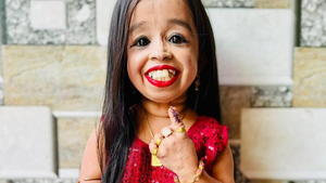 Lok Sabha polls: World’s tiniest woman casts vote in Nagpur