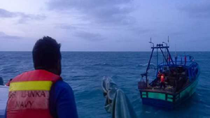 Sri Lankan pirates attack, rob Tamil Nadu fishermen in mid-sea