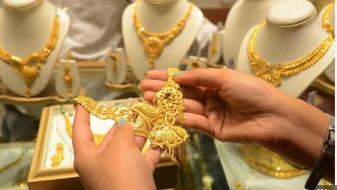 The price of gold for 24-carat gold (10 grams) is Rs 82,510, while 22-carat gold (10 grams) is available for Rs 90,010 in Bhubaneswar.