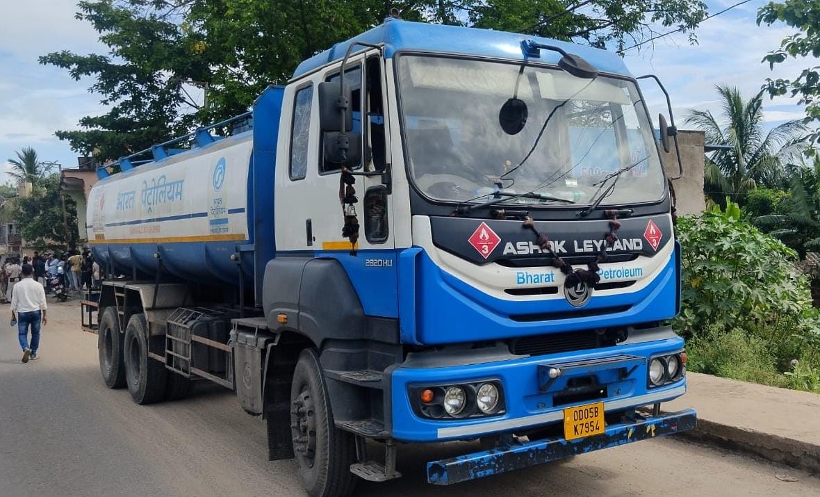 The prices of petrol and diesel in Bhubaneswar on May 26, 2025, were recorded at Rs 101.82 per litre, and Rs 92.33 per litre, respectively.