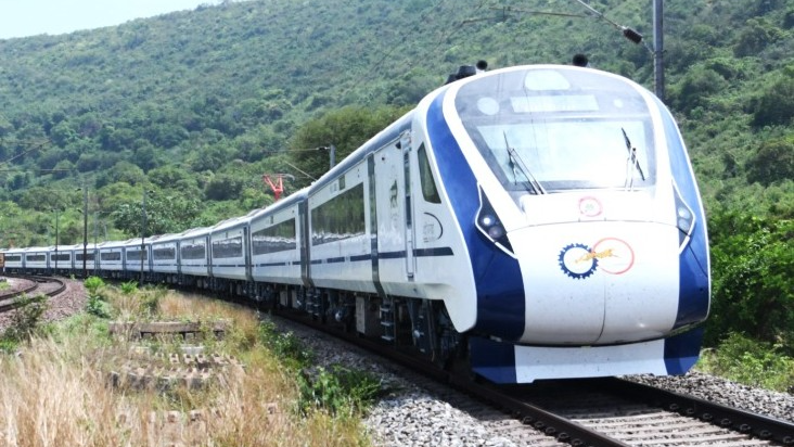 Odisha: Couple commits suicide by jumping before Vande Bharat Express in Nuapada