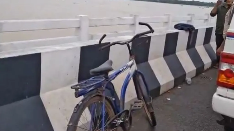 Odisha: Class IX girl goes missing after jumping into Mahanadi River in Sambalpur